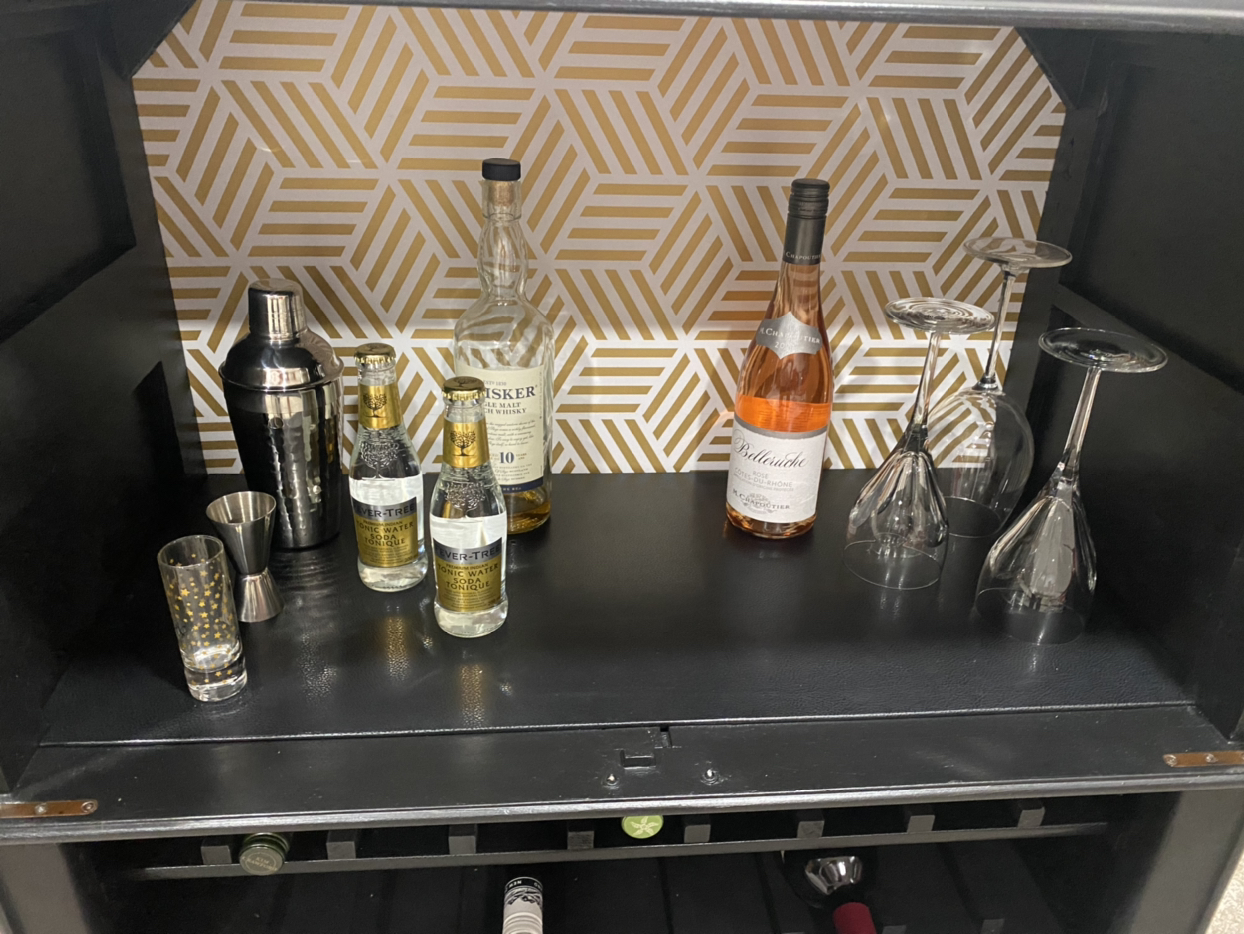 Unique MCM Liquor / Bar / Wine Cabinet - Midnapore SE - photo 4