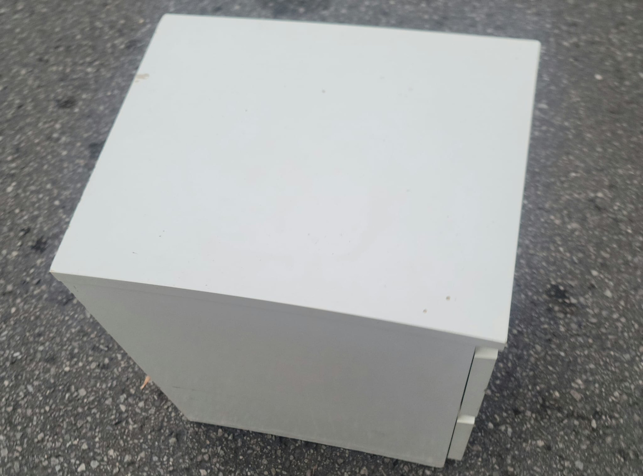 NIGHTSTAND SIDE TABLE