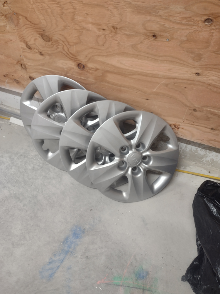 Kia hub caps - photo 2