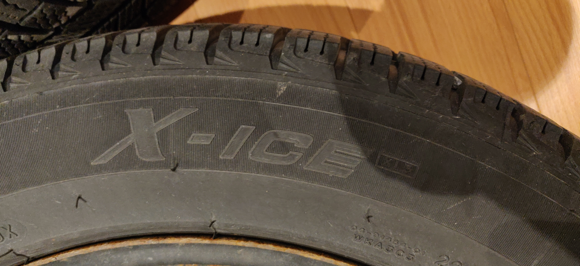 4 used Michelin X-Ice winter tires 225/55 R17 image indicator(3)