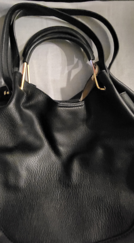 #freecycle Black handbag image indicator(2)