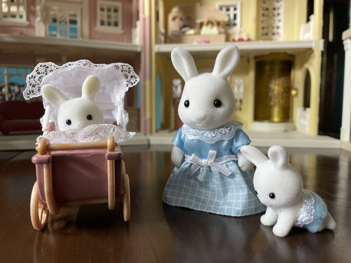 Calico Critters White Bunny Single Mum Family