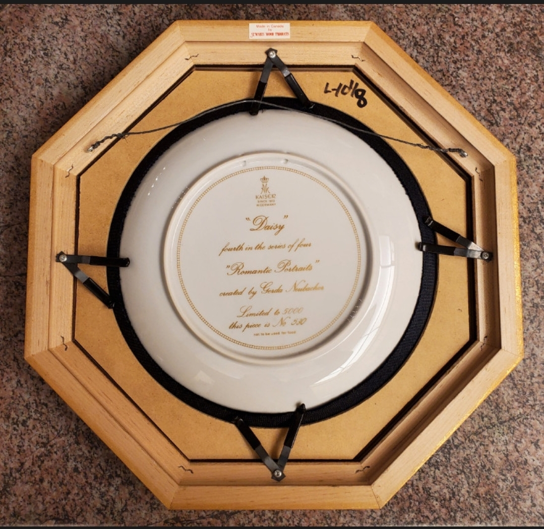 "Daisy" collector plate by Gerda Neubacher (Kaiser W. Germany) image indicator(4)