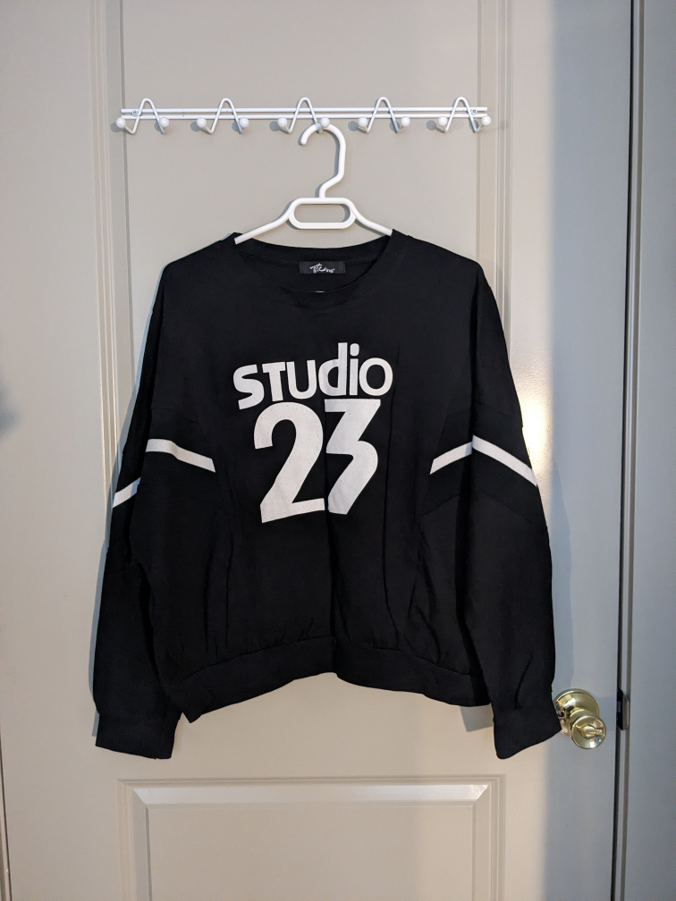 Crewneck sweater thumbnail
