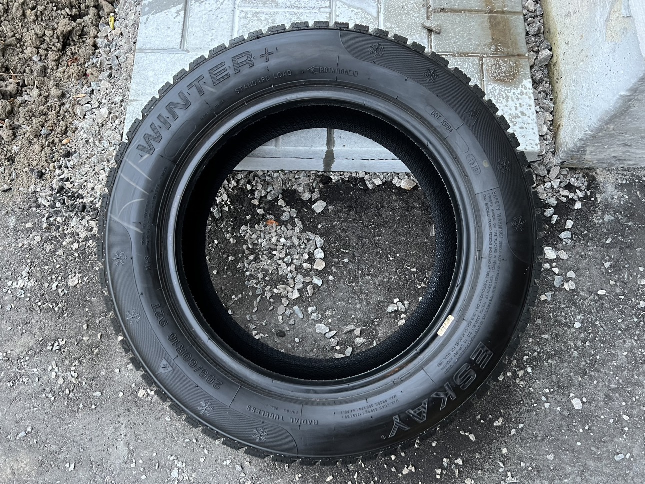 85% NEW WINTER TIRES (ESKAY) 205/60/R16 image indicator(2)