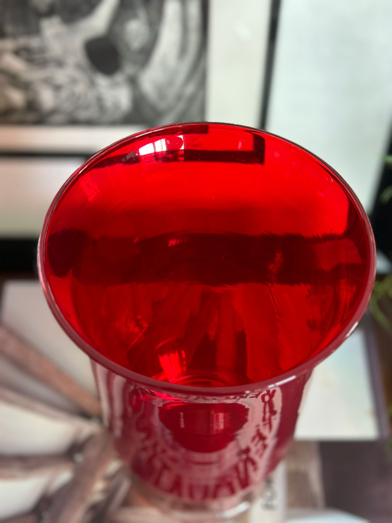 Red Glass Vase image indicator(2)