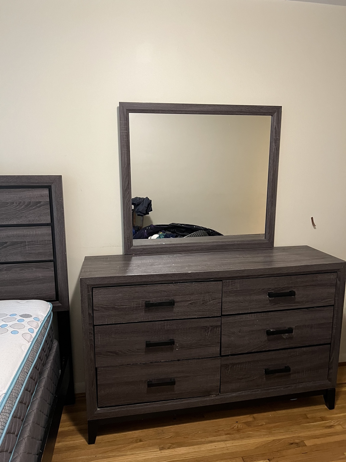 Queen bedroom wooden furniture+ like new mattress - photo 3