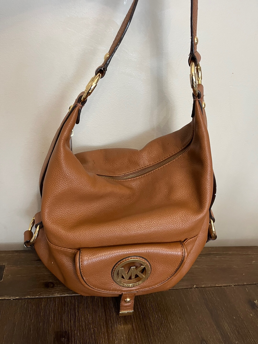 Michael Kors Bag with crossbody strap image indicator(3)