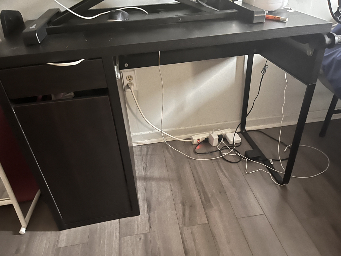 Selling a desk thumbnail