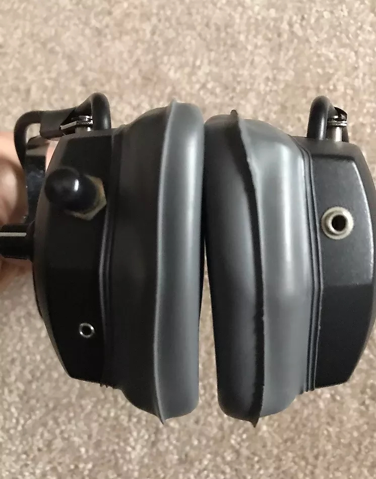 Metrophones Isolation Headphones with built-in Metronome image indicator(5)