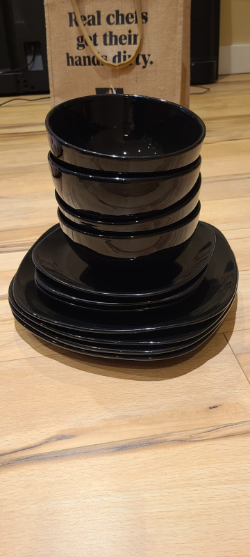 black dish set