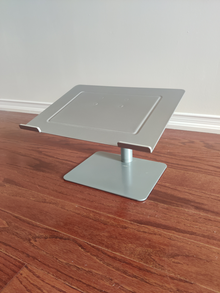 Heavy-duty height adjustable laptop stand/riser
