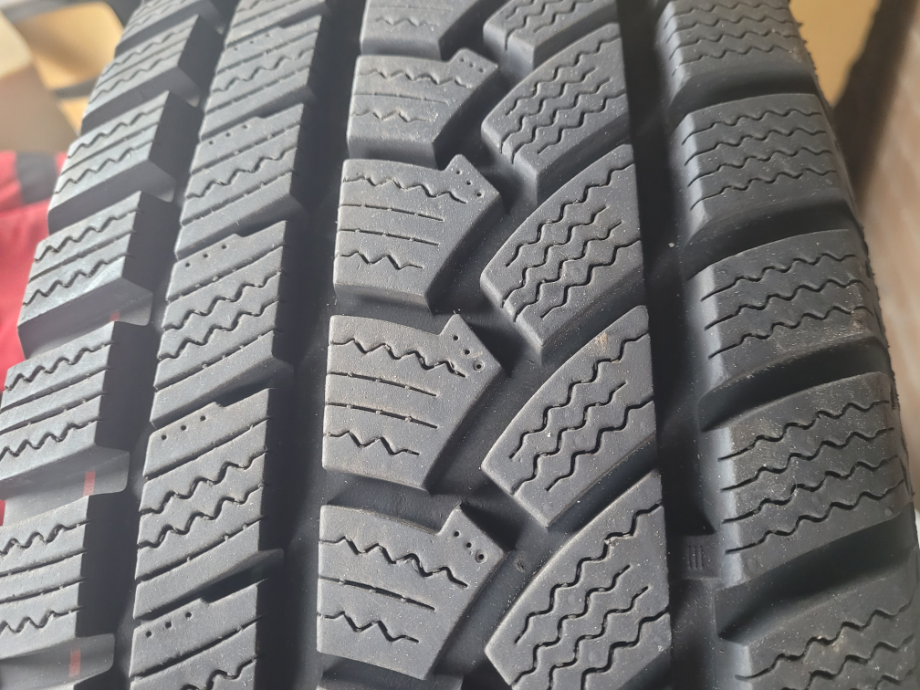 4 Winter tires without rims 225/65 R17