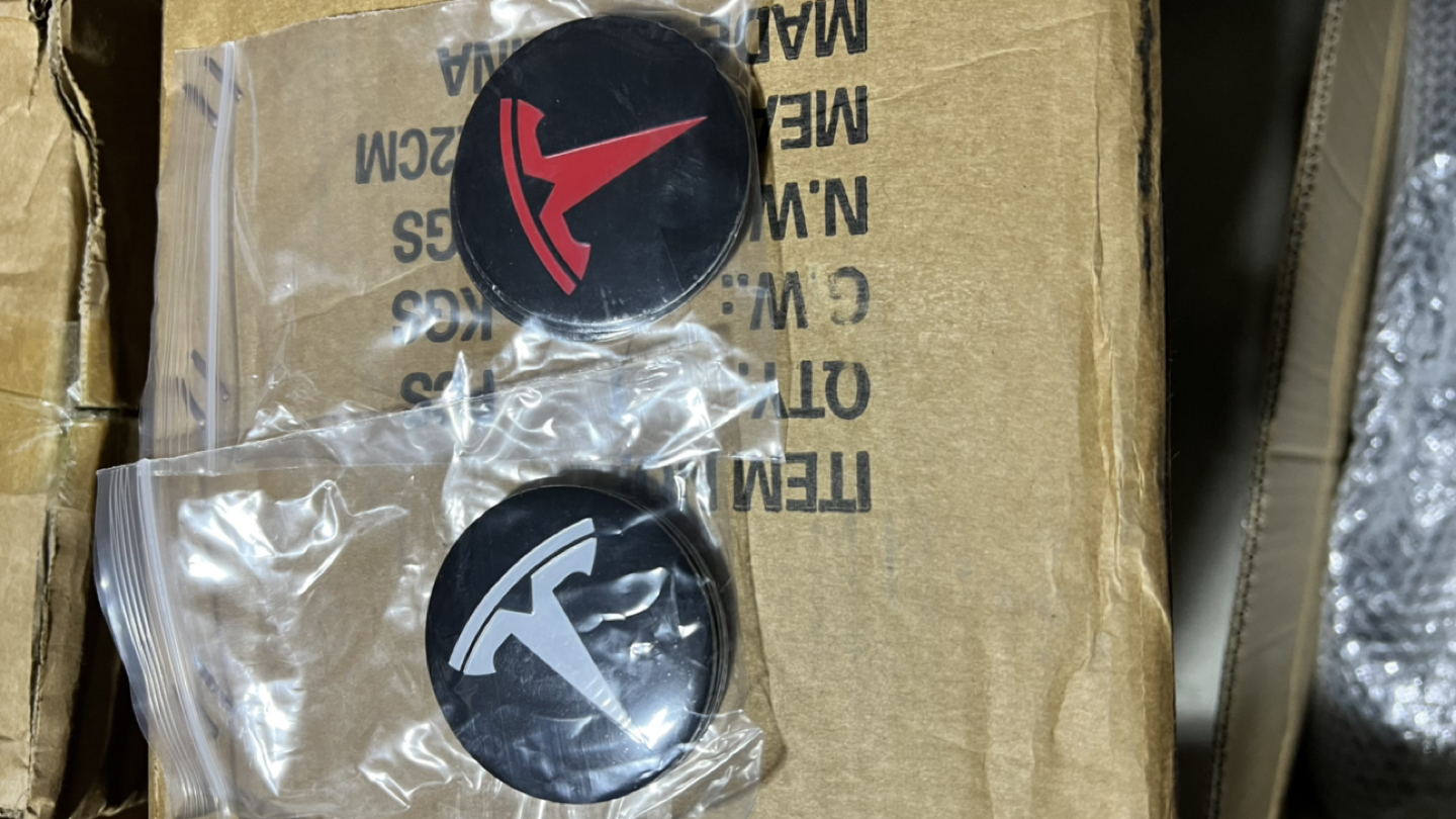 Model Y hubcap set of 4 image indicator(3)