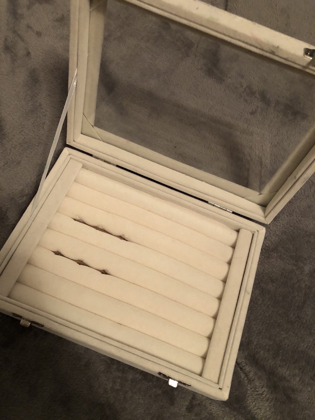 Suede jewelry box rings image indicator(2)