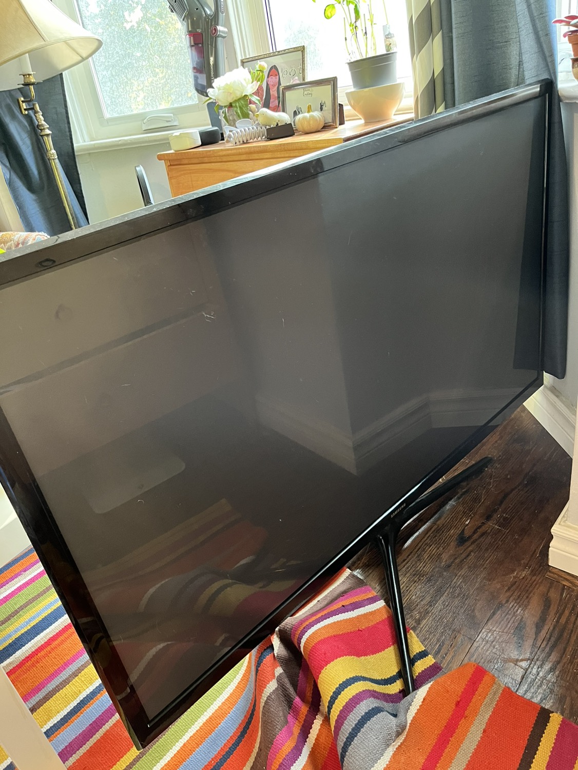 51" Full HD Flat TV F5300 Series 5 Samsung  DOES NOT TURN ON thumbnail
