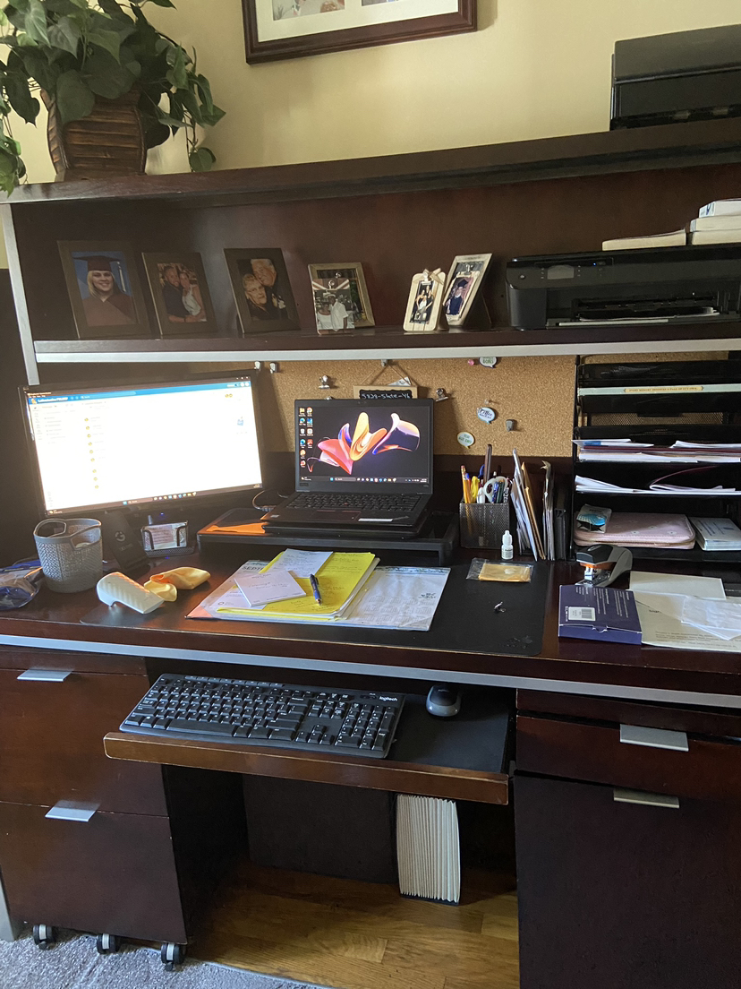 Desk w/hutch
