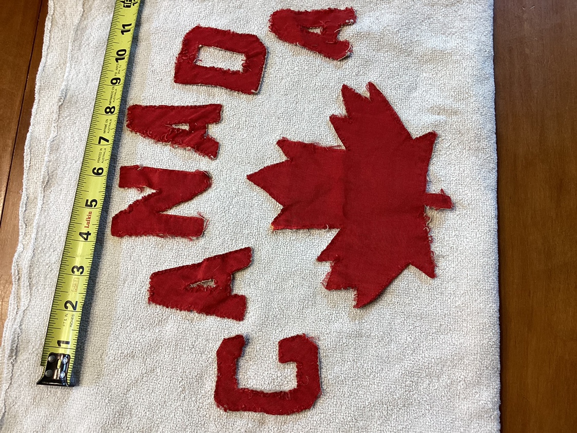 Rare 1968 CANADA OLYMPIC HOCKEY TEAM CREST from ORIGINAL SWEATER image indicator(2)