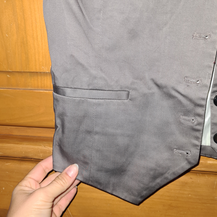 H&M - Silver Grey Sleeveless Tailored Waistcoat image indicator(5)