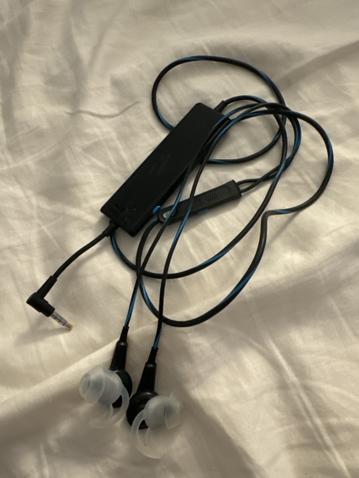 Bose Noise canceling earphone