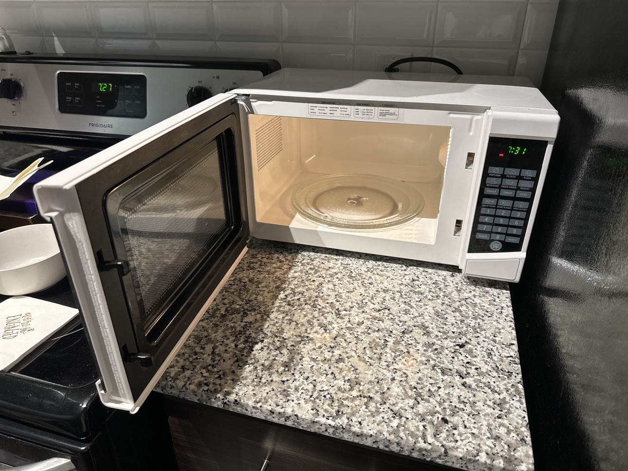 RCA microwave - photo 3