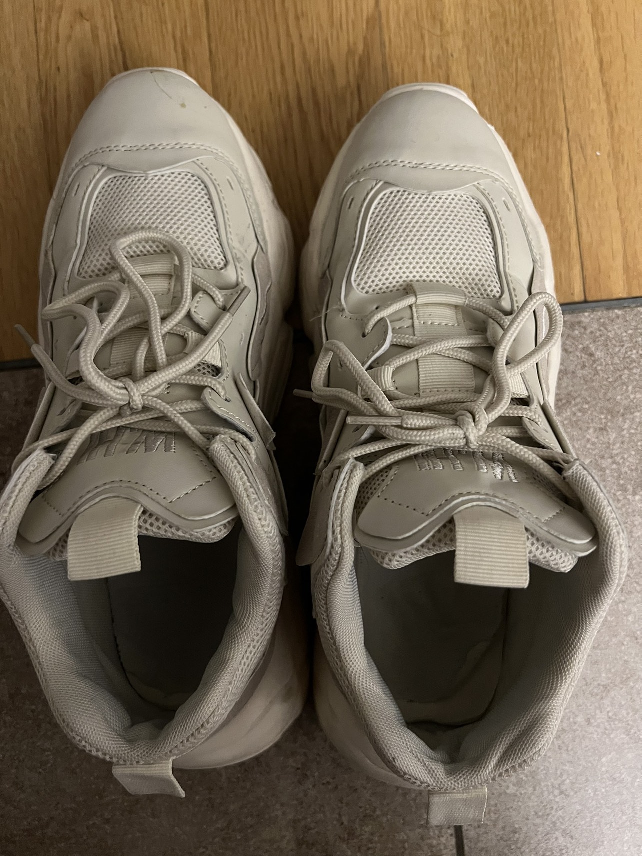 W.HI sneaker