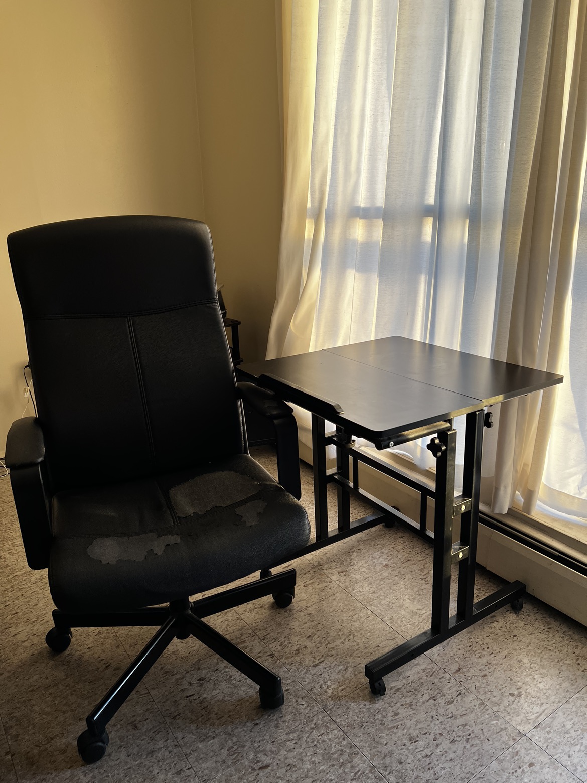 Computer desk & chair thumbnail