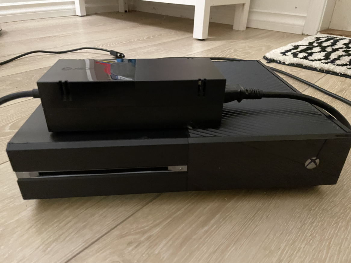 Xbox One 356GB With Wired Controller And Games - photo 5