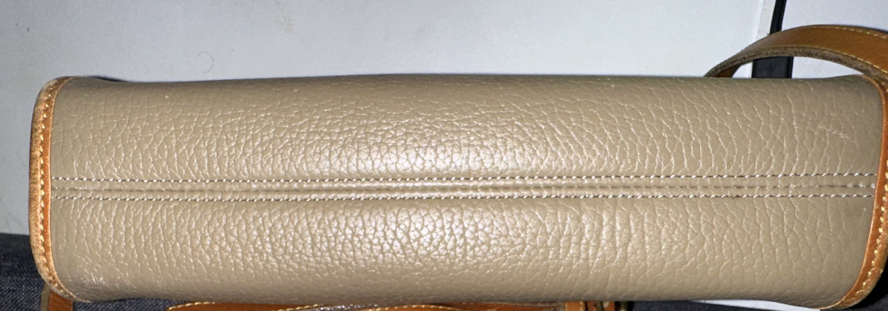 Dooney & Bourke image indicator(7)