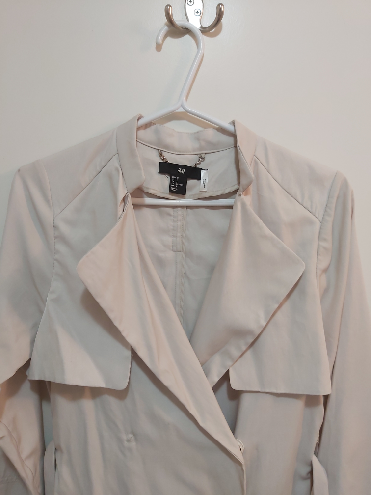 H&M cream/beige thin trenchcoat, size 4 image indicator(2)