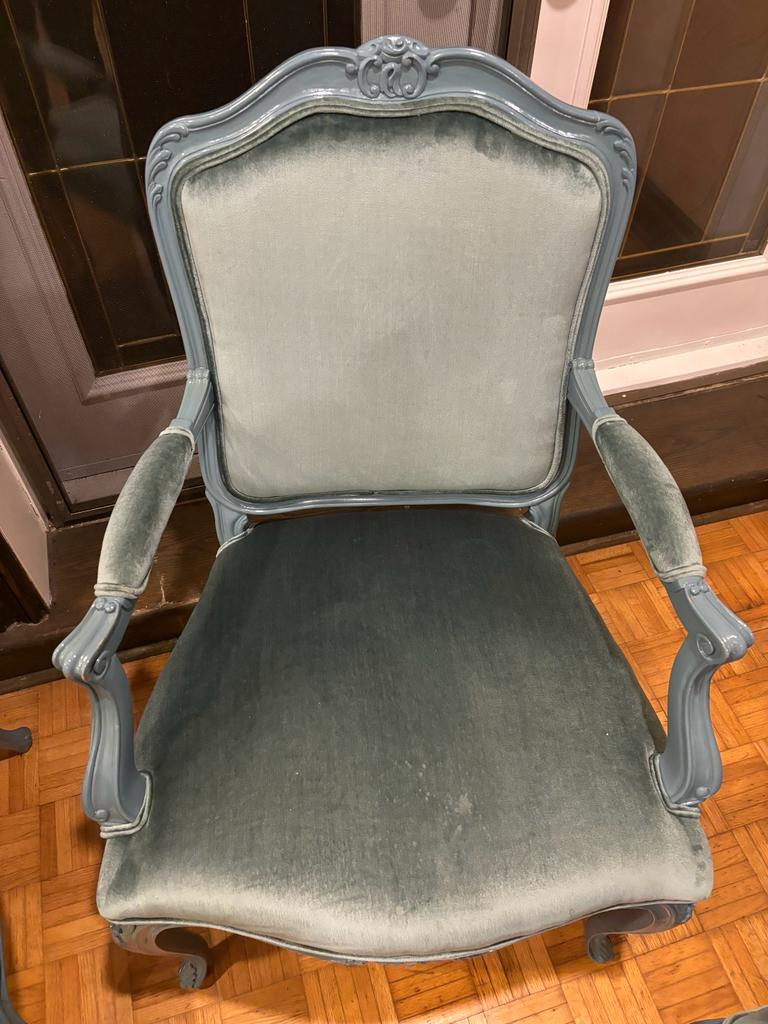 royal velvet chairs image indicator(2)