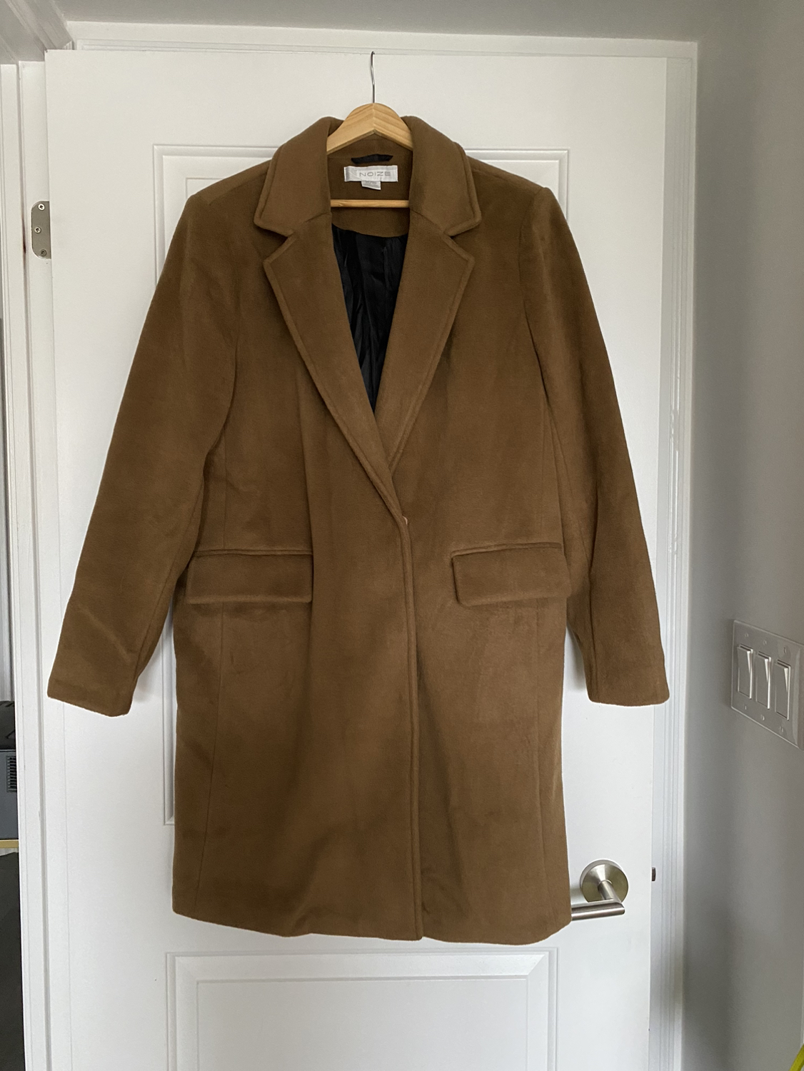 Vegan fall winter coat by NOIZE image indicator(2)