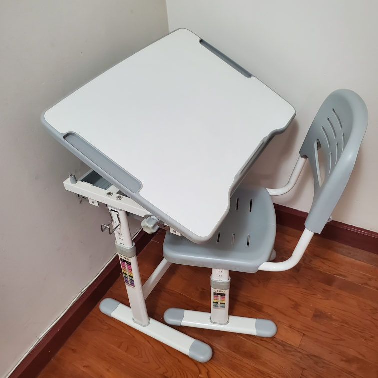 Height Adjustable Childrens Desk and Chair Set | image indicator(2)