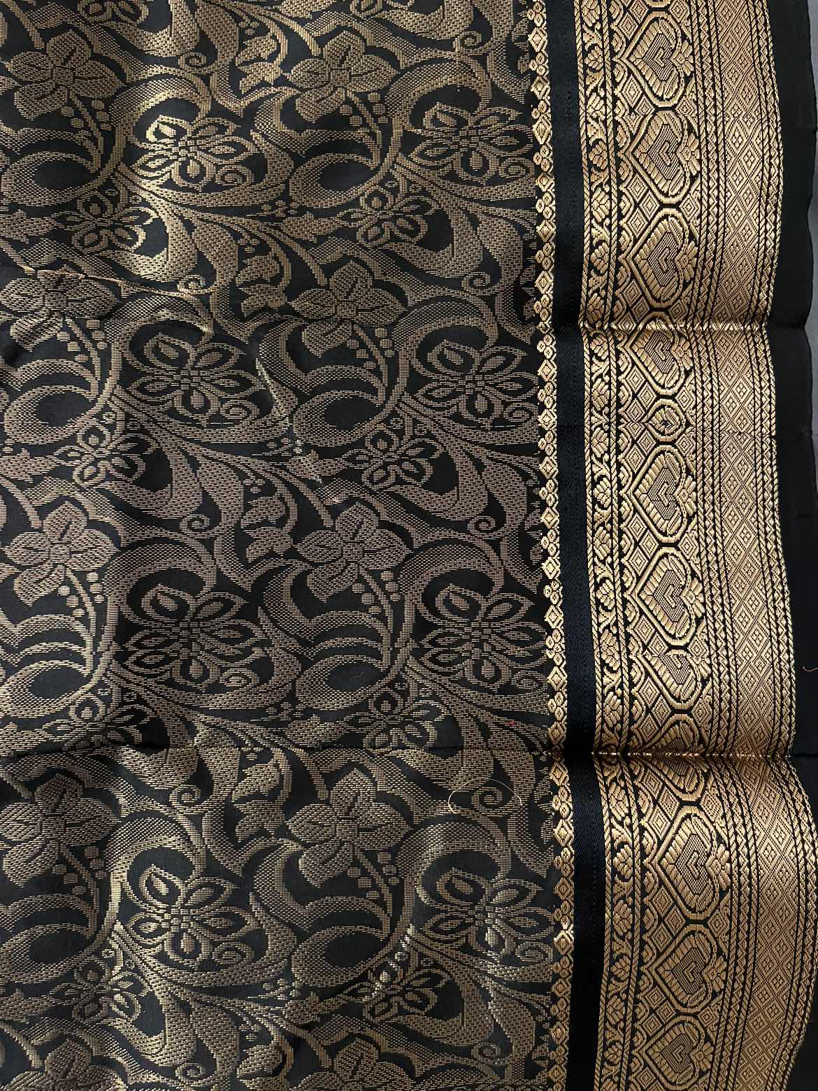 Orange silk saree image indicator(2)