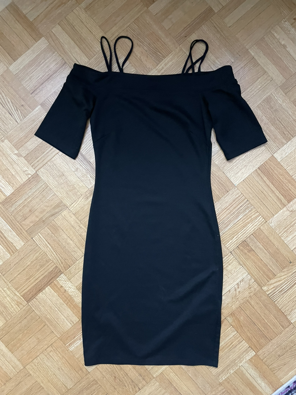 H&M black dress thumbnail