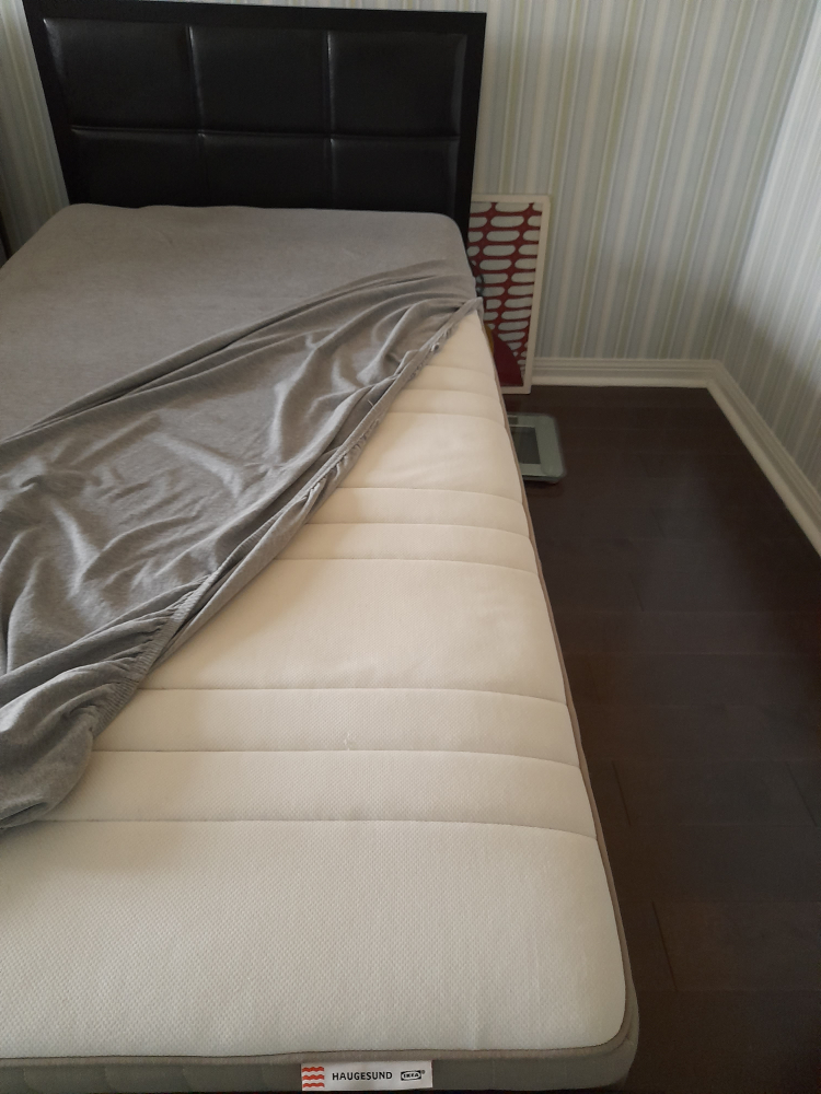Twin bed with Ikea mattress - photo 5