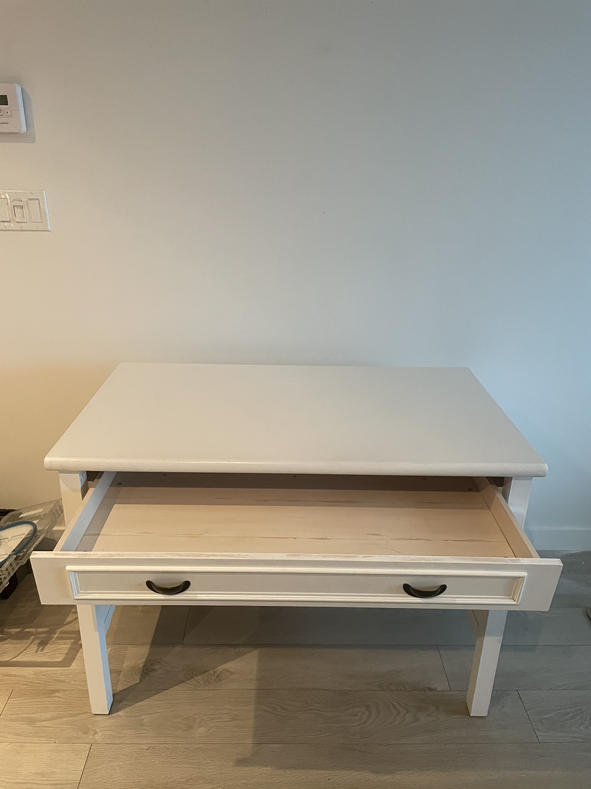 White wood desk - photo 2