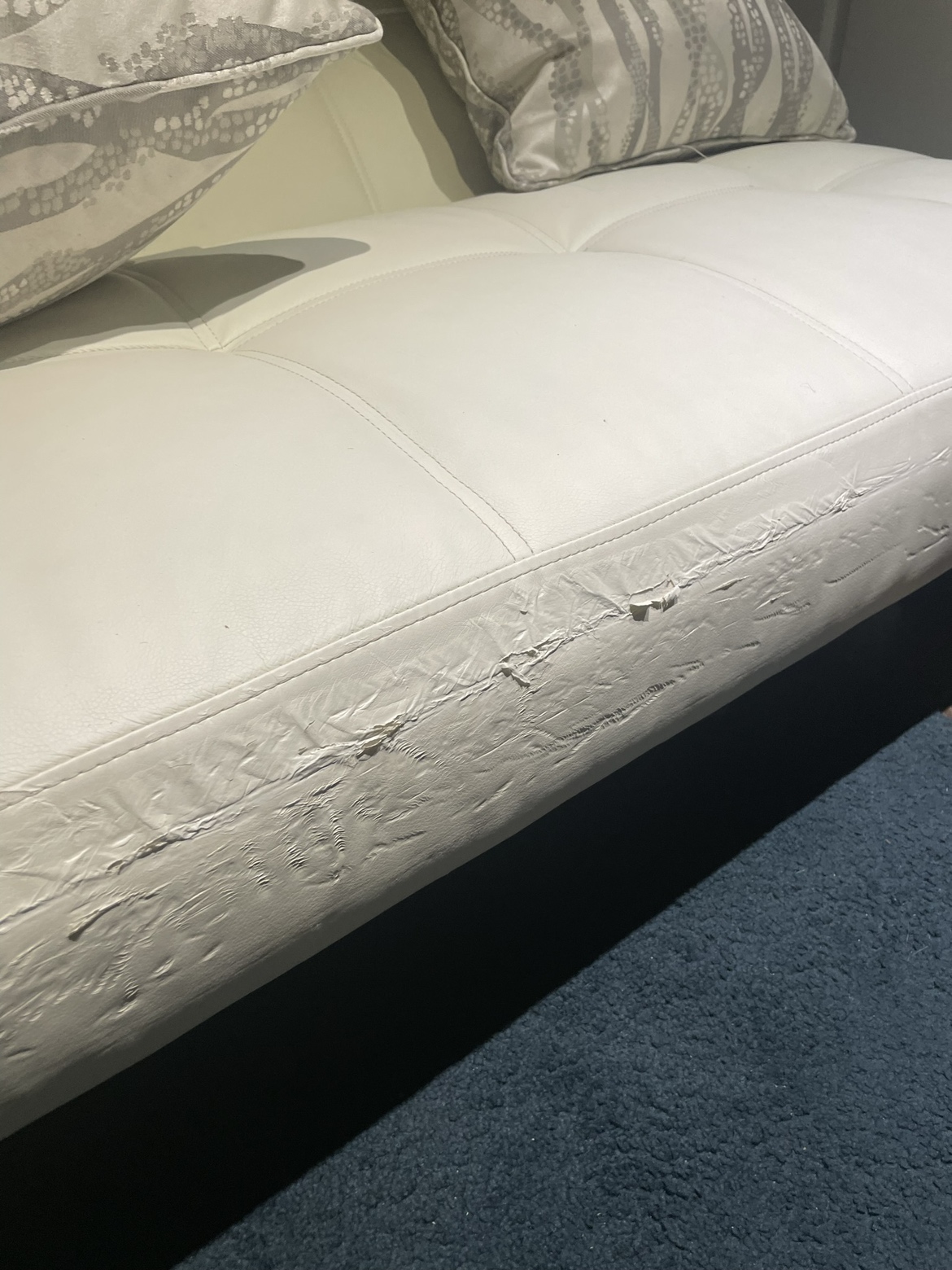 Cream futon image indicator(3)