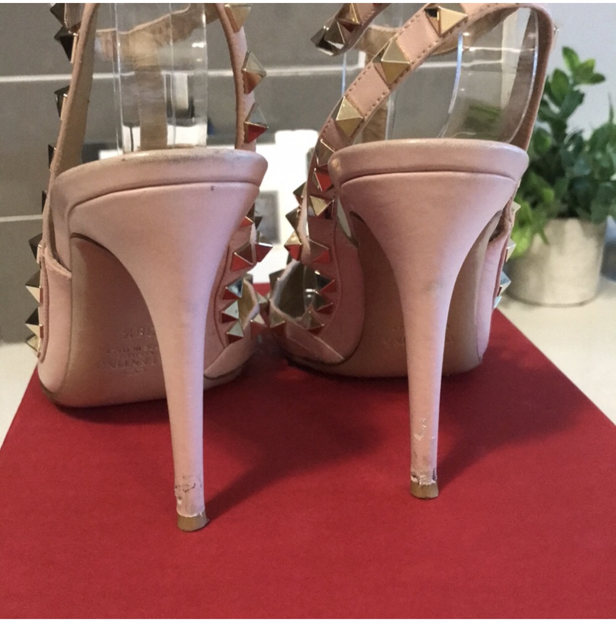 Authentic matte pink Valentinos - size 38.5 - as is heels/scuffs - photo 4