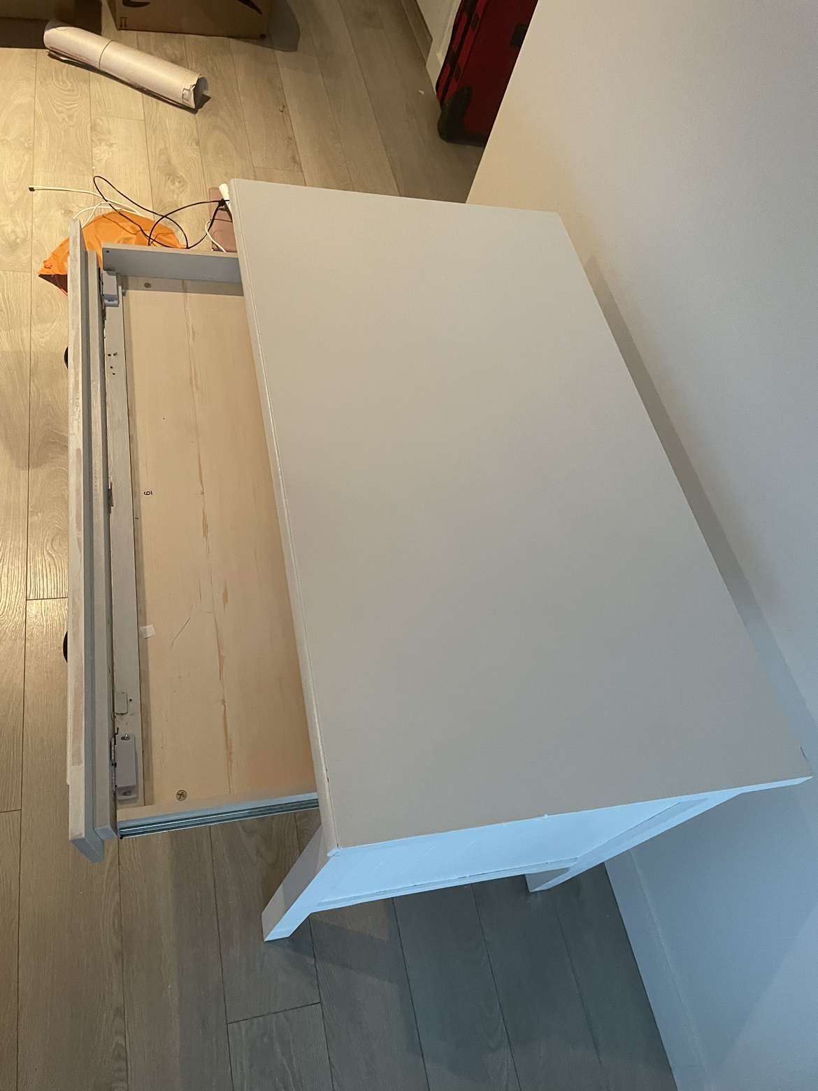 White wood desk - photo 4