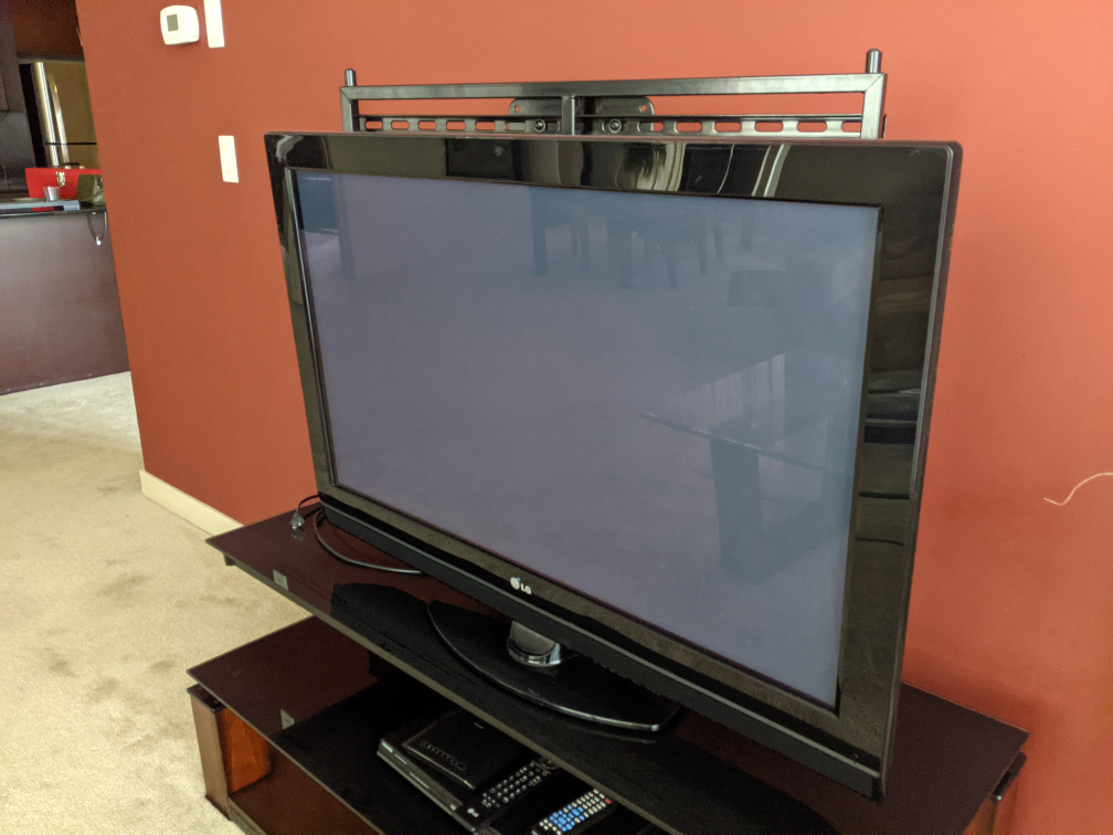 Free 42" LG Plasma TV - Must Pick Up on Tues Oct 17 - photo 3