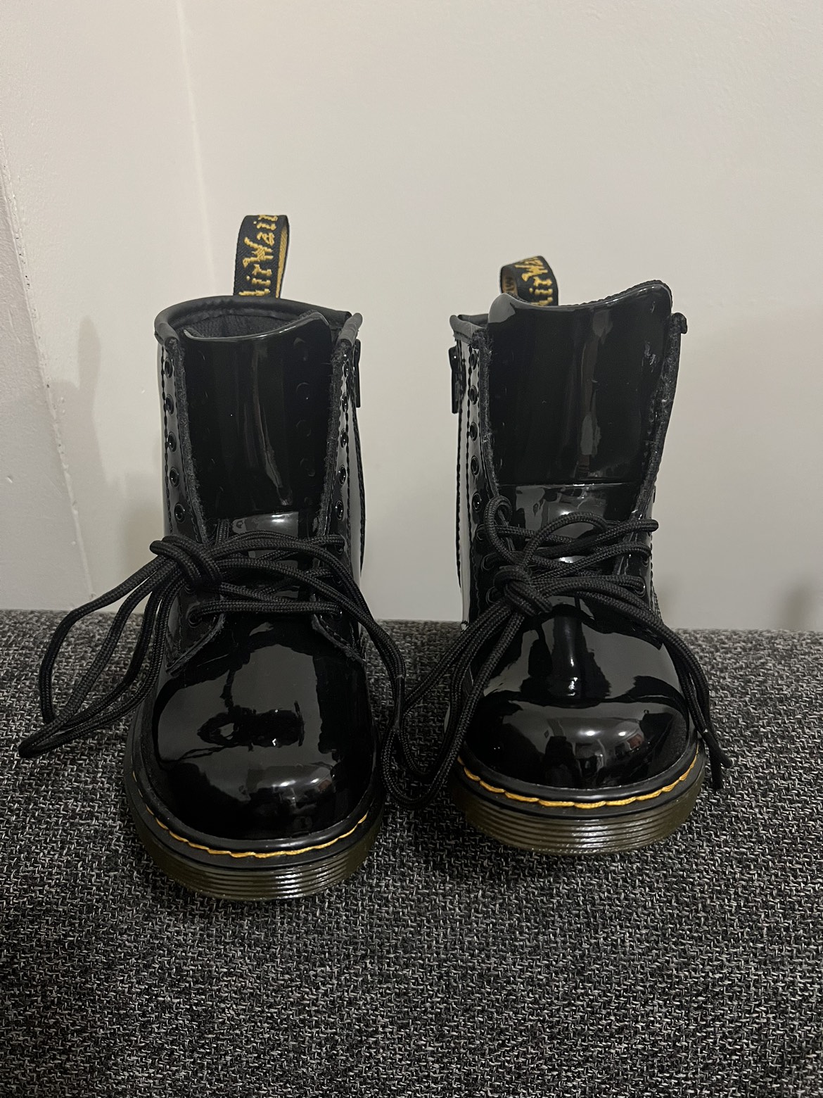 Dr. Martens image indicator(2)