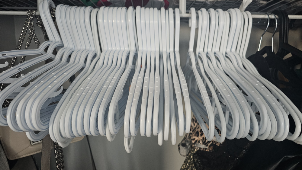 40 white hangers image indicator(2)