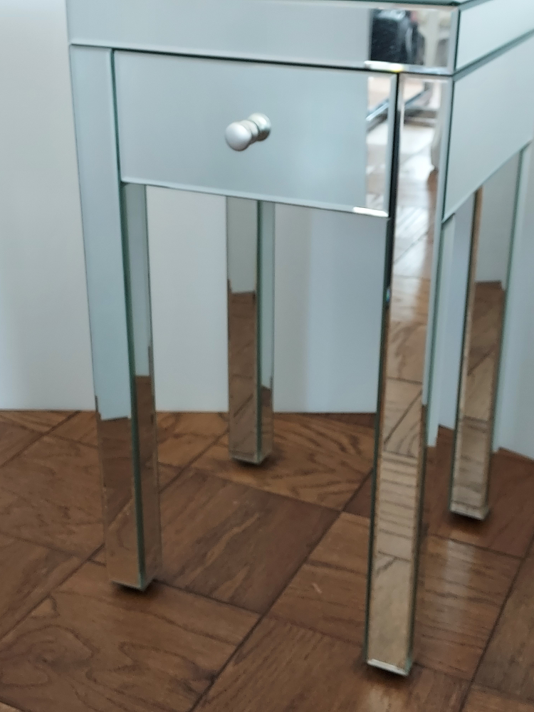Mirrored end table - photo 2