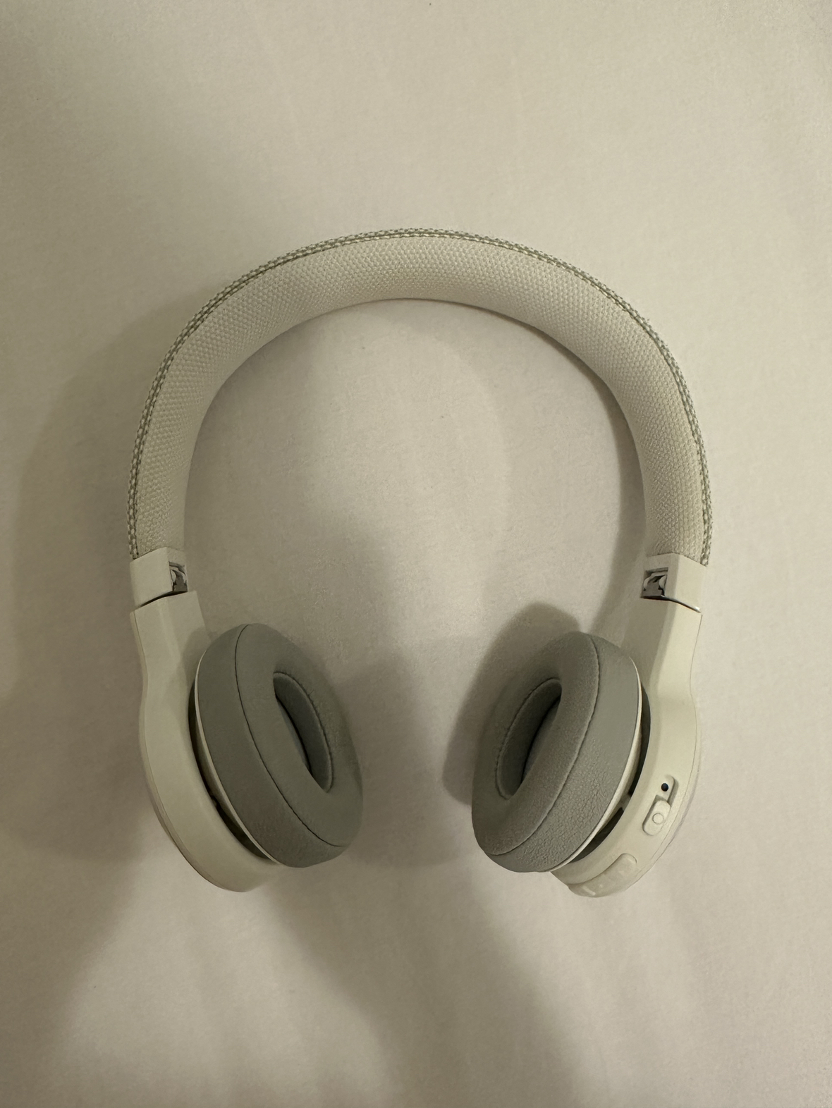 JBL Live 400BT Wireless On-Ear Bluetooth Headphones - White thumbnail