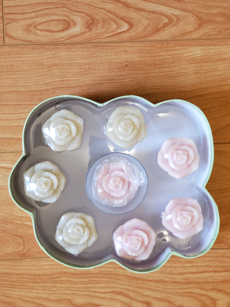 Pretty rose shaped and scented candles image indicator(2)