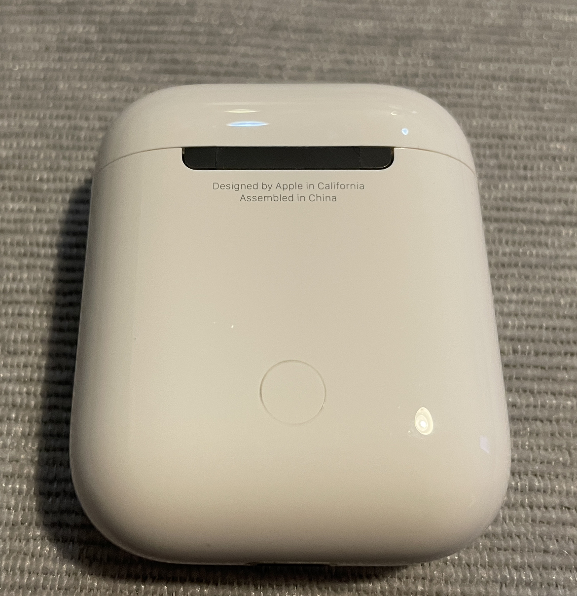 AirPods 2 generation, no scratches, come with case - photo 2