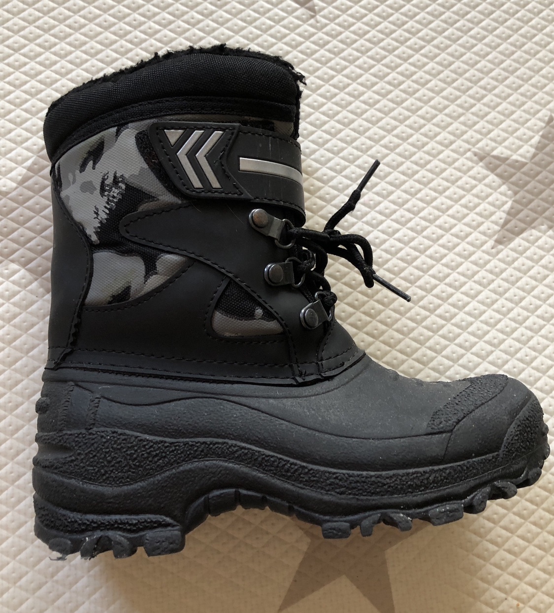 Gray Wolf Kids winter boots thumbnail