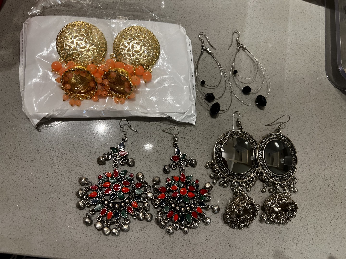 4 pair of earrings thumbnail