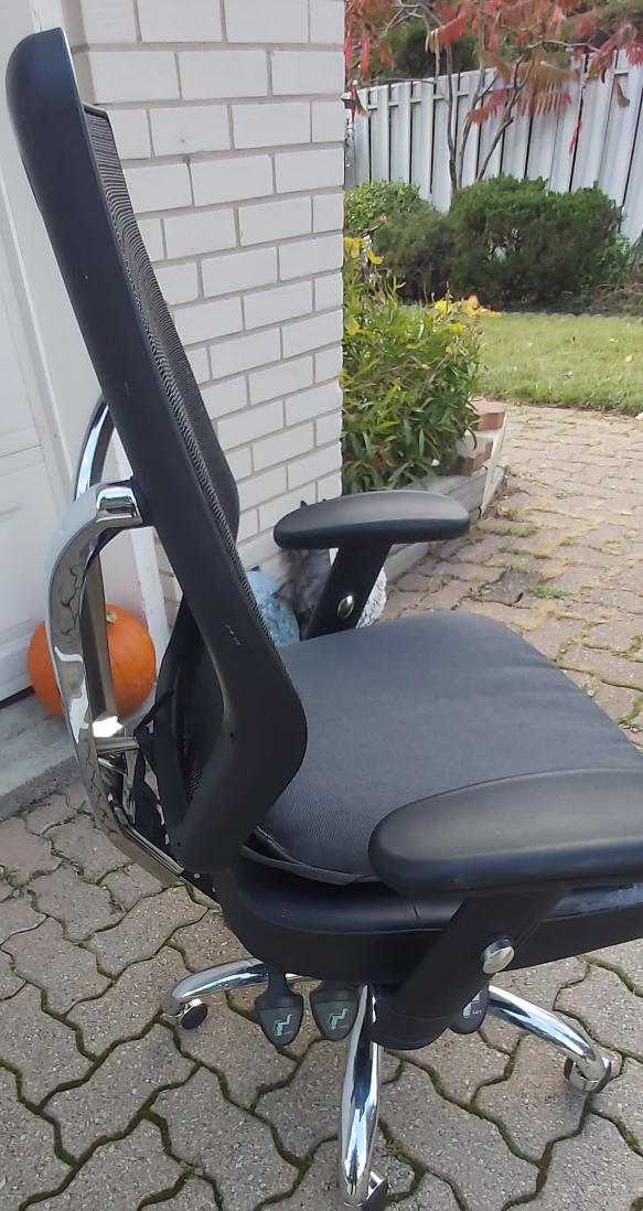 Free chair on wheels # FREECYCLE thumbnail